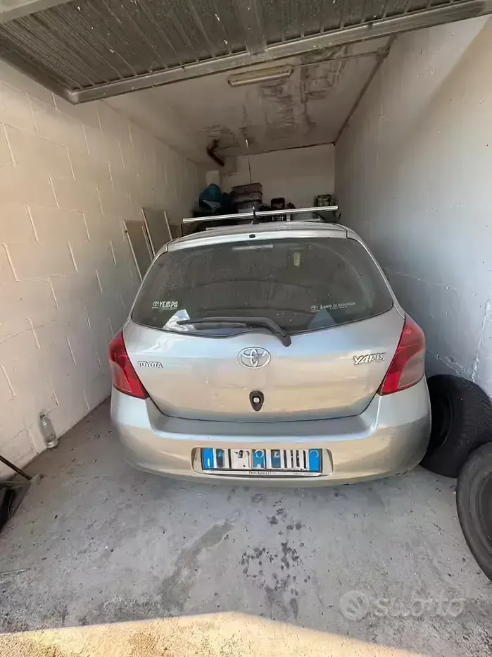 Usata Toyota Yaris 69 CV (50 kW) 2007 Grigio Utilitaria