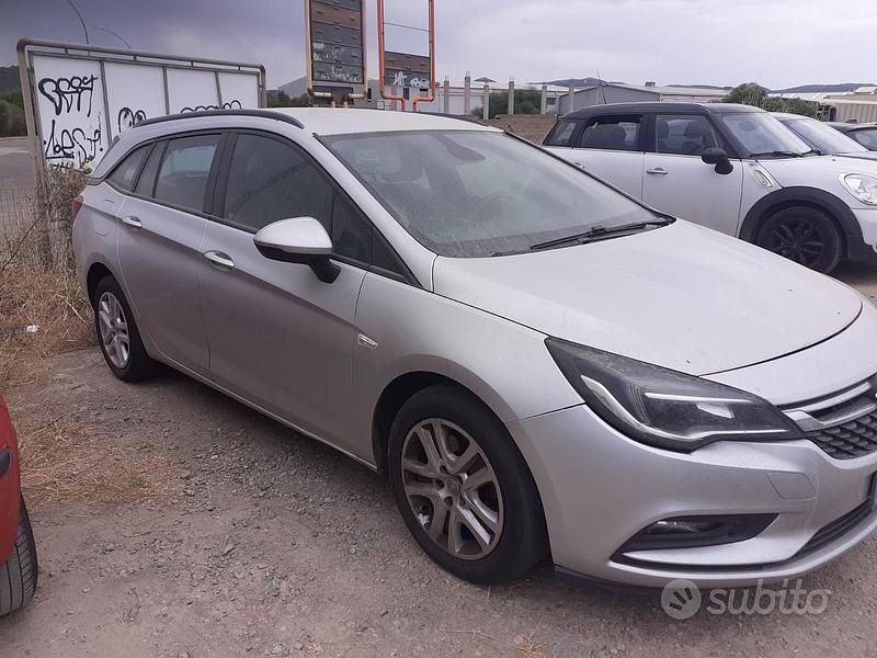 Usata 2016 Opel Astra Station wagon | 2900 € (Buon prezzo) - Immagine 1/4