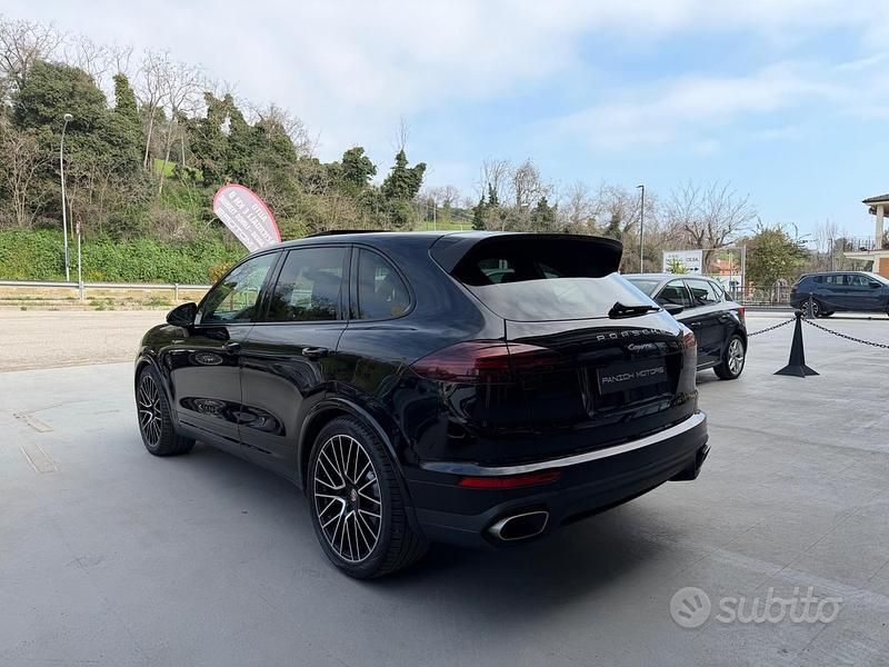 Usata Porsche Cayenne Platinum Edition 250 CV (183 kW) 2016 Nero SUV