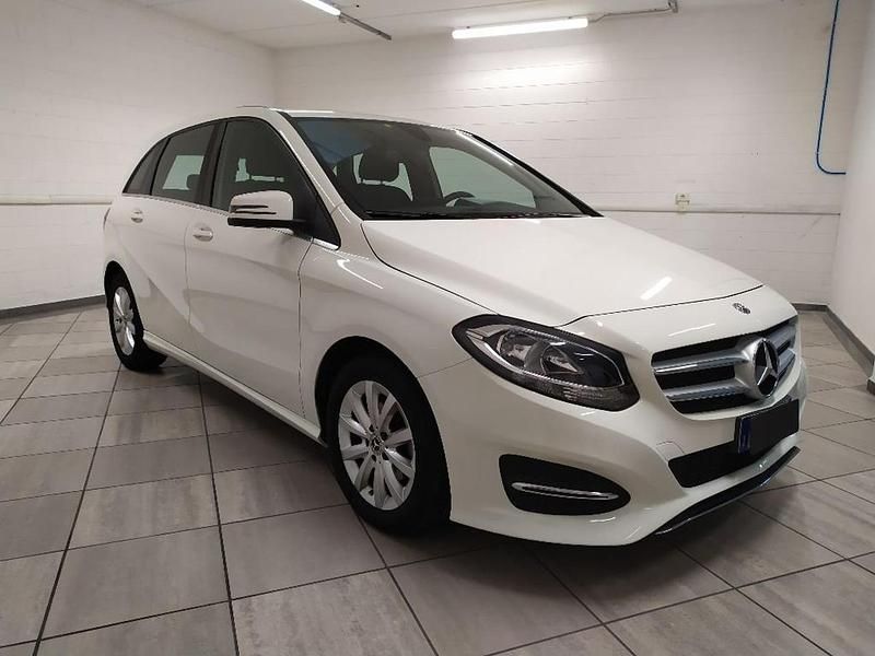 Usata Mercedes B180 Business 109 CV (80 kW) 2018 Bianco Monovolume