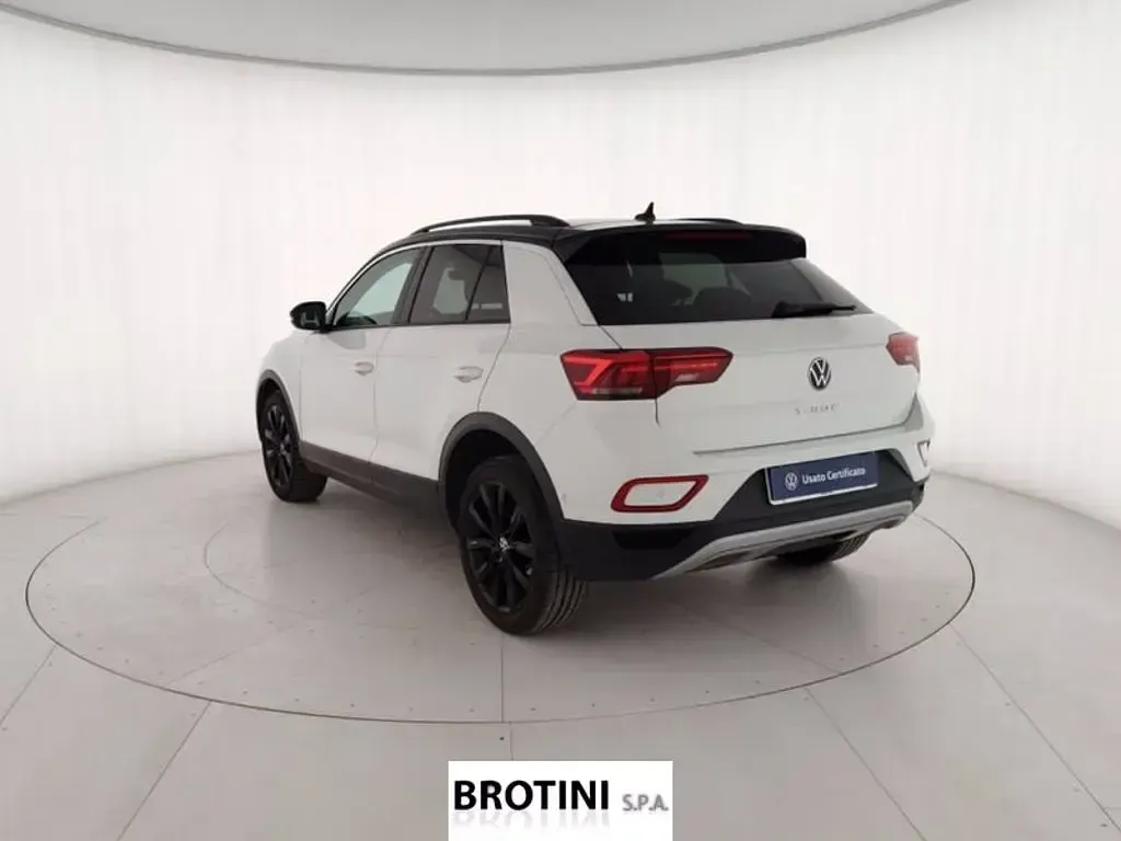 Usata VW T-Roc Life 110 CV (80 kW) 2023 Blu opaco SUV
