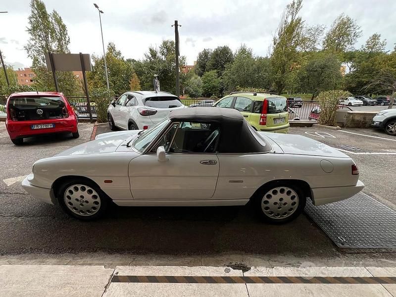 Usata Alfa Romeo Spider 122 CV (89 kW) 1992 Bianco Cabrio