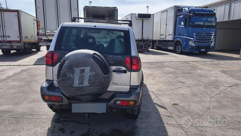 Usata Nissan Terrano 154 CV (113 kW) 2005 Grigio SUV