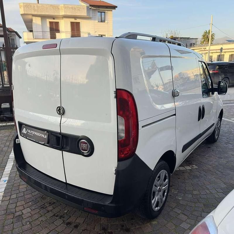 Usata Fiat Doblò Lounge 95 CV (69 kW) 2018 Biancxo Monovolume
