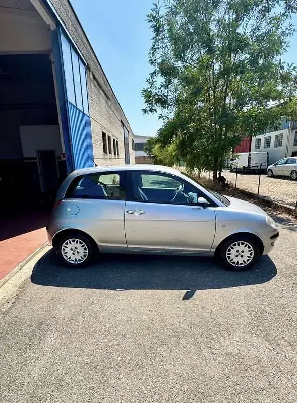 Usata Lancia Ypsilon 60 CV (44 kW) 2006 Utilitaria