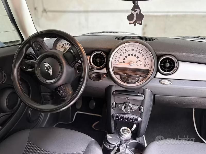 Usata Mini ONE 98 CV (72 kW) 2012 Grigio Utilitaria