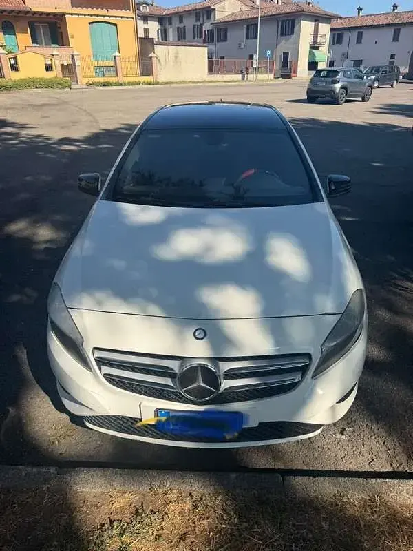 Usata Mercedes A160 90 CV (66 kW) 2014 Bianco Utilitaria