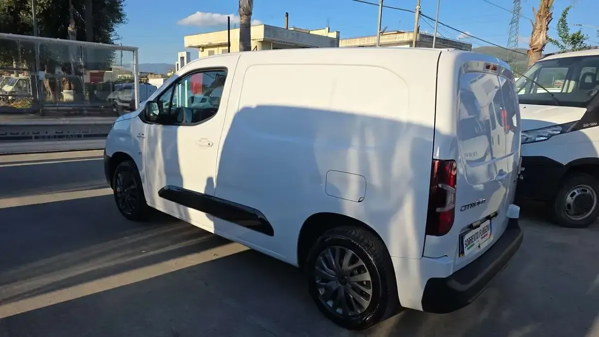 Usata Citroën Berlingo 102 CV (75 kW) 2024 Bianco Monovolume
