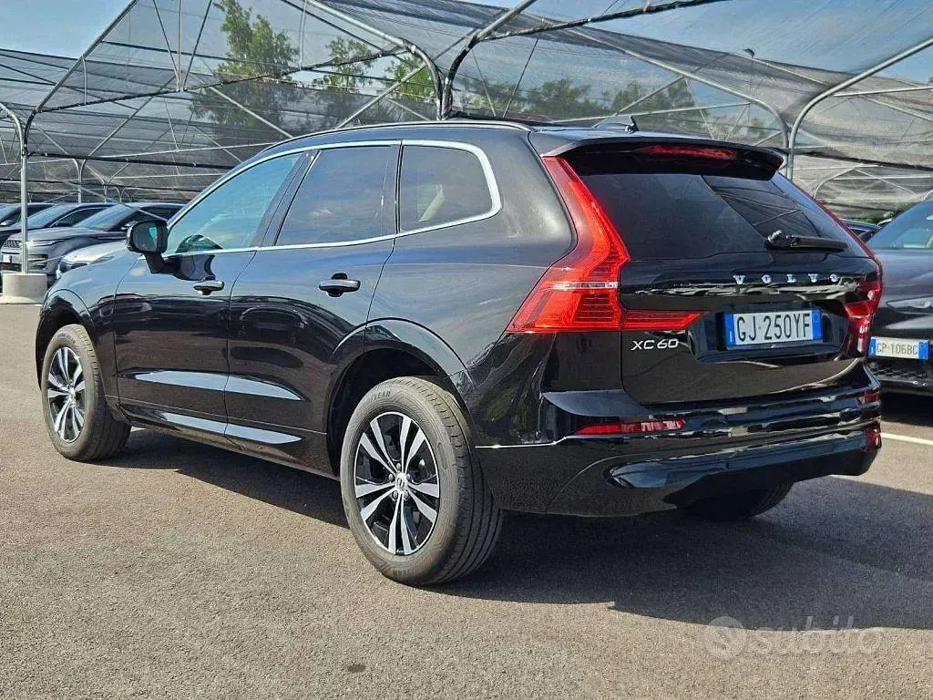 Usata Volvo XC60 Momentum 197 CV (144 kW) 2022 Nero SUV