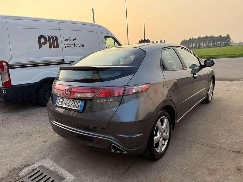 Usata Honda Civic Elegance 99 CV (72 kW) 2010 Grigio Berlina