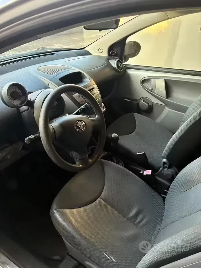 Usata Toyota Aygo 67 CV (49 kW) 2007 Grigio Utilitaria