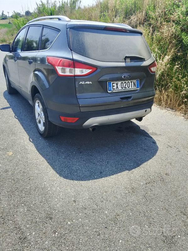 Usata Ford Kuga 150 CV (110 kW) 2015 Grigio SUV