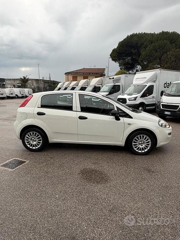 Usata Fiat Punto 95 CV (69 kW) 2018 Bianco Berlina