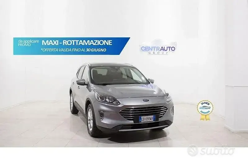 Usata Ford Kuga Titanium 120 CV (88 kW) 2020 Argento SUV
