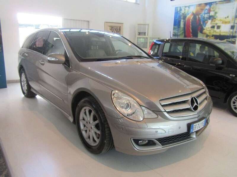 Usata Mercedes R320 224 CV (164 kW) 2006 Oro metallizzato Station wagon