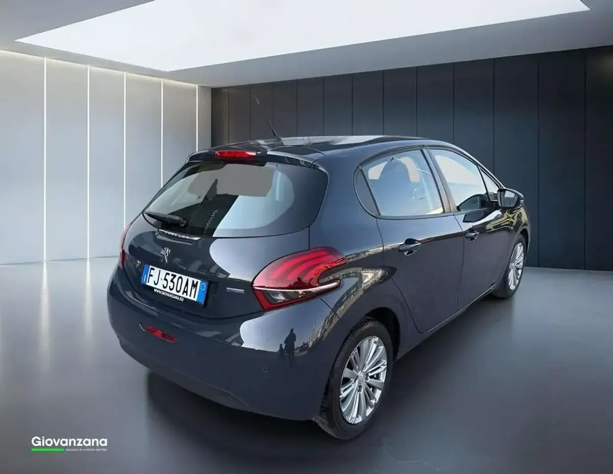 Usata Peugeot 208 Active 82 CV (60 kW) 2017 Blu pastello Utilitaria