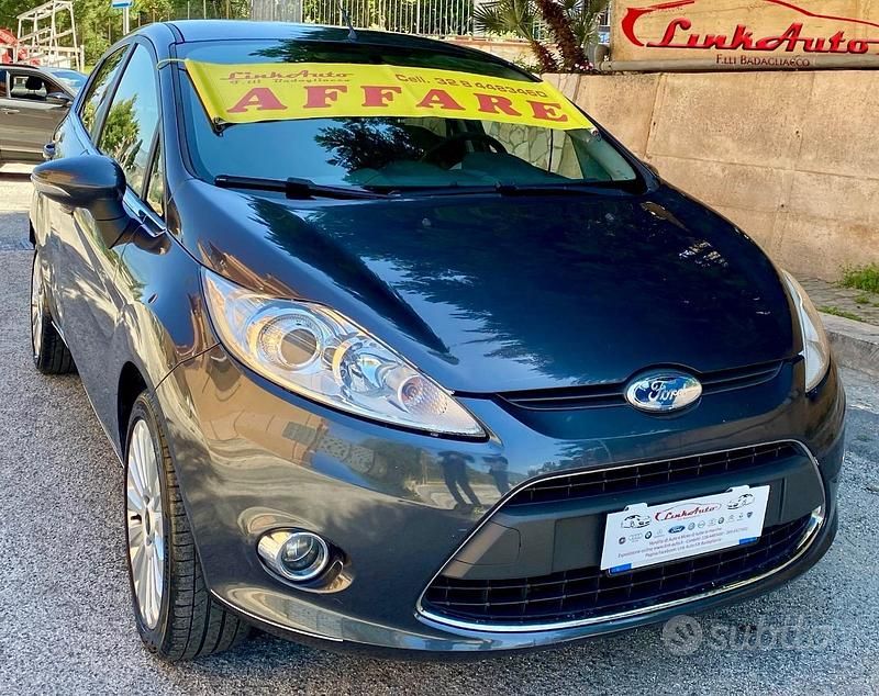 Usata Ford Fiesta Titanium 97 CV (71 kW) 2010 Blu Utilitaria