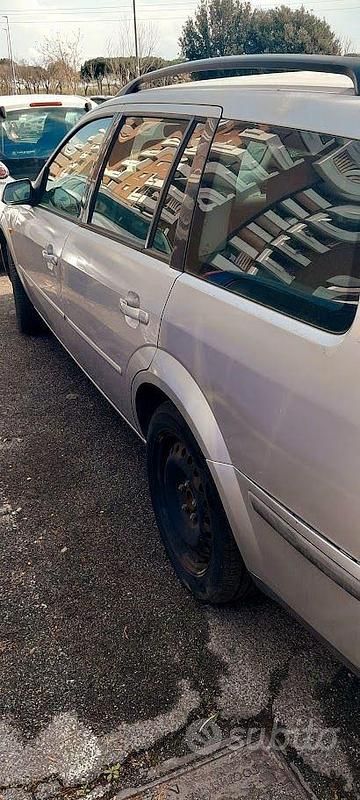 Usata Ford Mondeo 131 CV (96 kW) 2003 Grigio Station wagon
