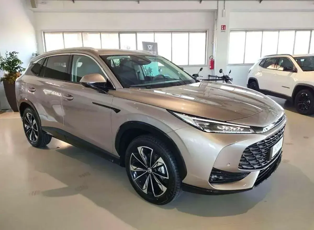 Nuova MG HS Luxury 143 CV (105 kW) 2026 Grigio SUV