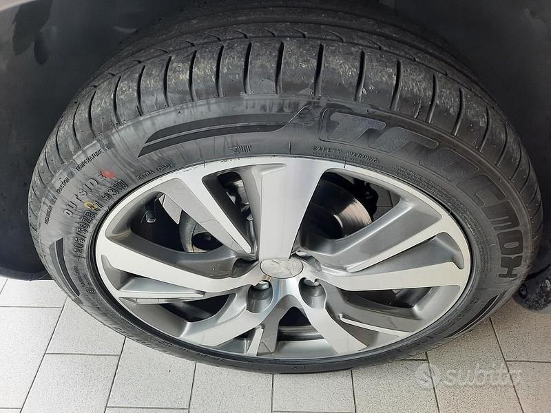 Usata Peugeot 2008 Allure 102 CV (75 kW) 2019 Grigio SUV