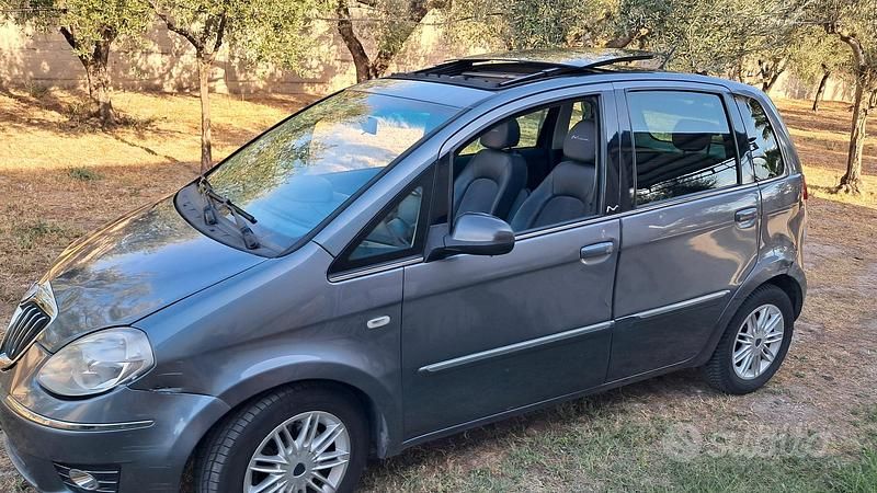 Usata Lancia Musa 95 CV (69 kW) 2010 Grigio Monovolume