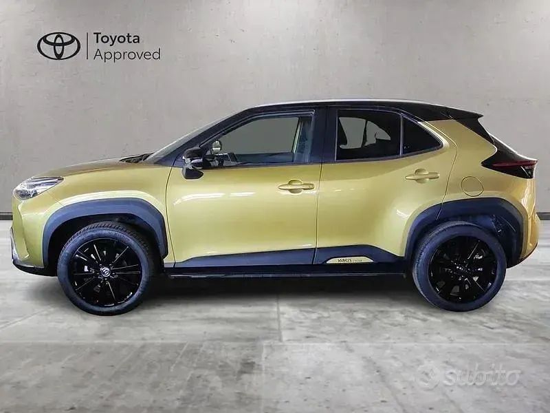 Usata Toyota Yaris Cross 116 CV (85 kW) 2022 Oro SUV
