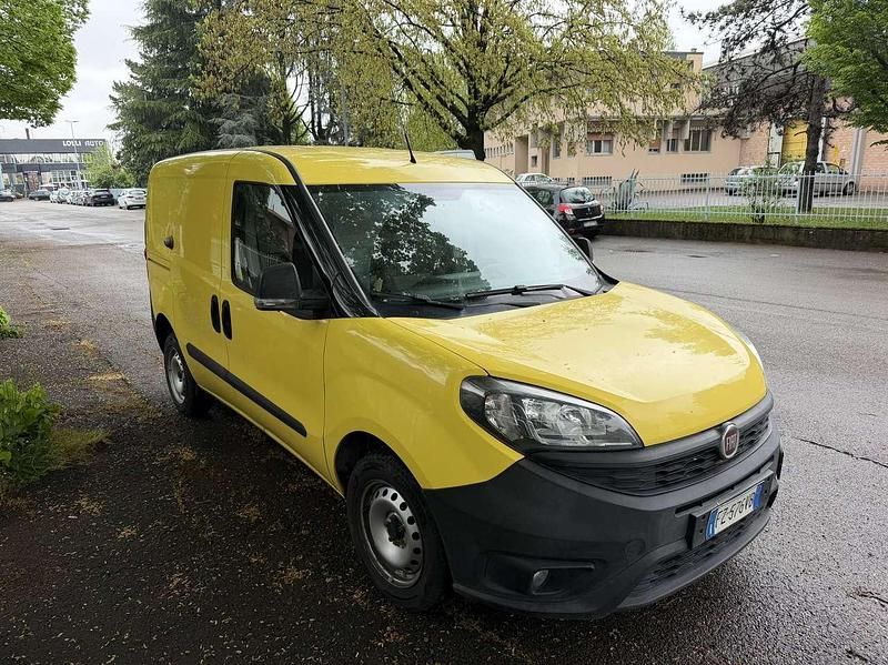 Usata Fiat Doblò 95 CV (69 kW) 2019 Giallo Monovolume