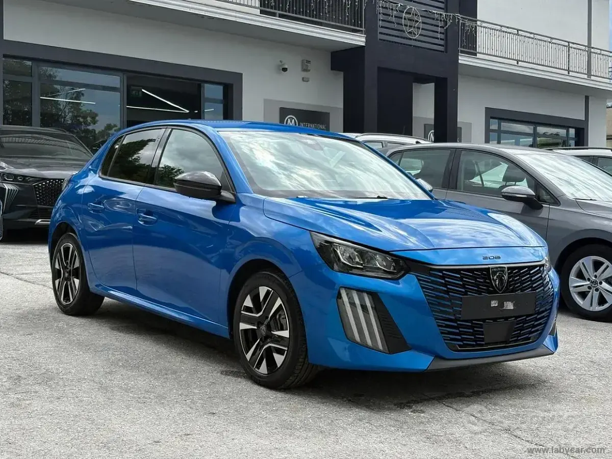 Usata Peugeot 208 Allure 102 CV (75 kW) 2024 Blu Utilitaria
