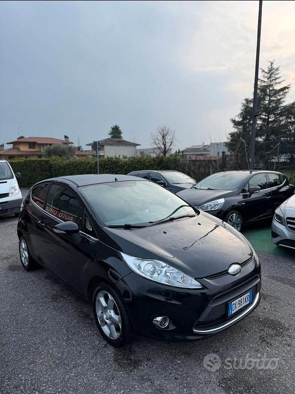 Usata Ford Fiesta 68 CV (50 kW) 2008 Nero Utilitaria