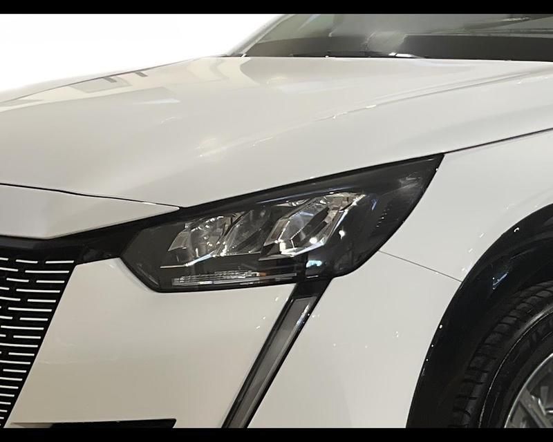 Usata Peugeot e-208 Allure 56 kW (77 CV) 2023 Bianco Utilitaria