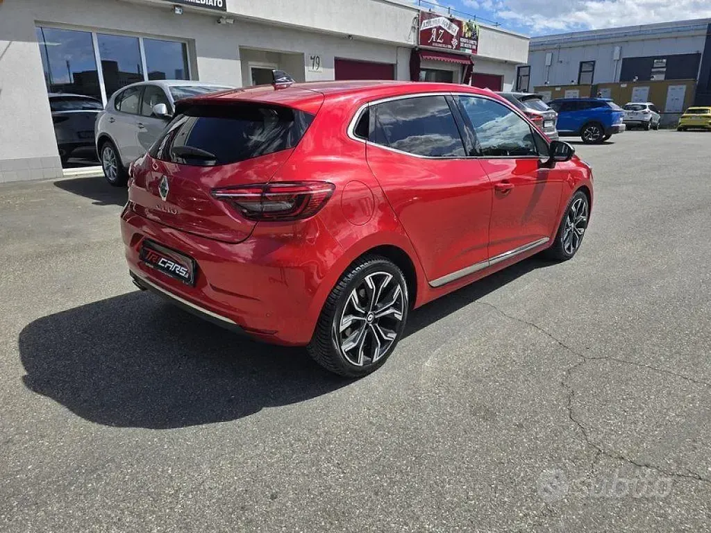 Begagnad Renault Clio V Techno 101 HK (74 kW) 2023 Röd Sedan