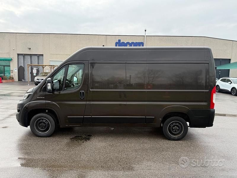 Usata Fiat Ducato 33 120 CV (88 kW) 2021 Marrone Furgone