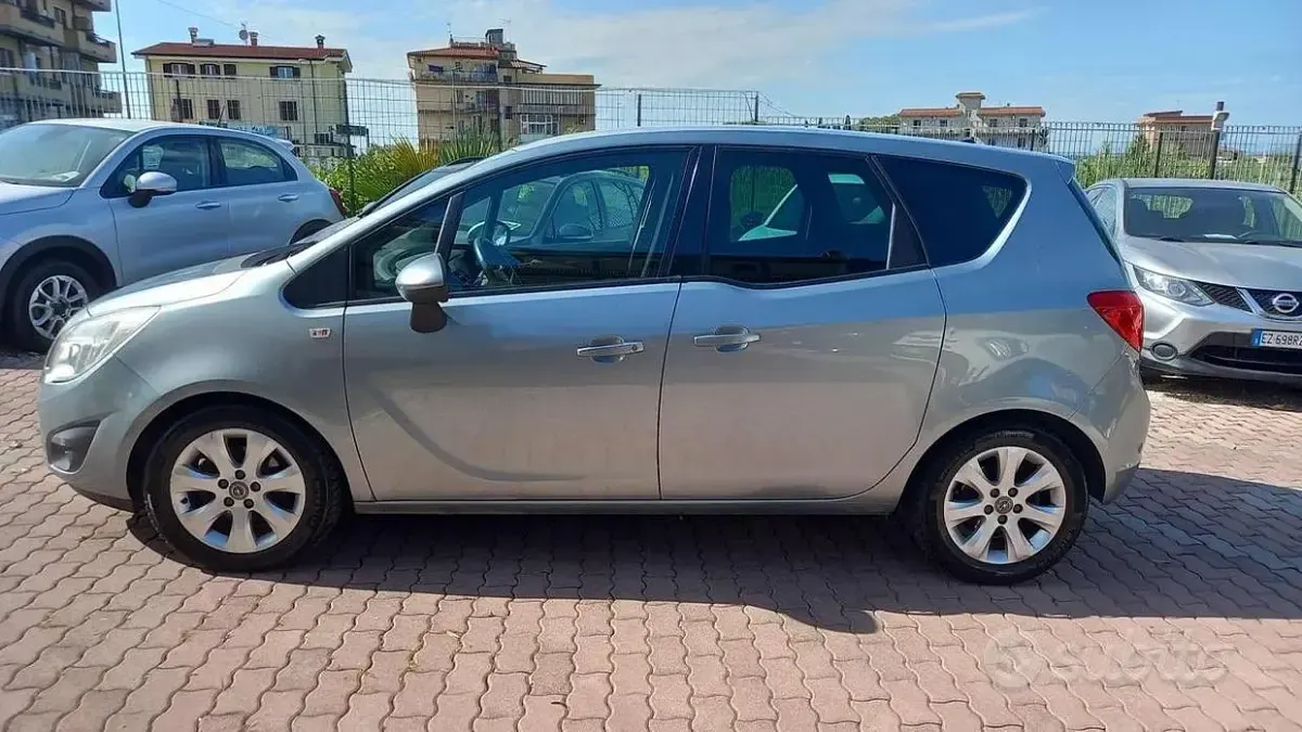 Usata Opel Meriva Cosmo 95 CV (69 kW) 2011 Grigio Monovolume