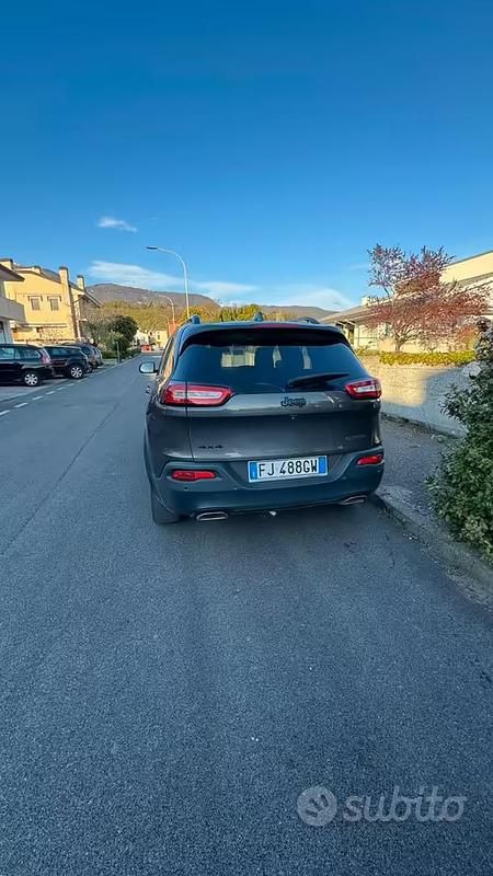 Używany Jeep Cherokee Night Eagle 200 KM (147 kW) 2017 SUV