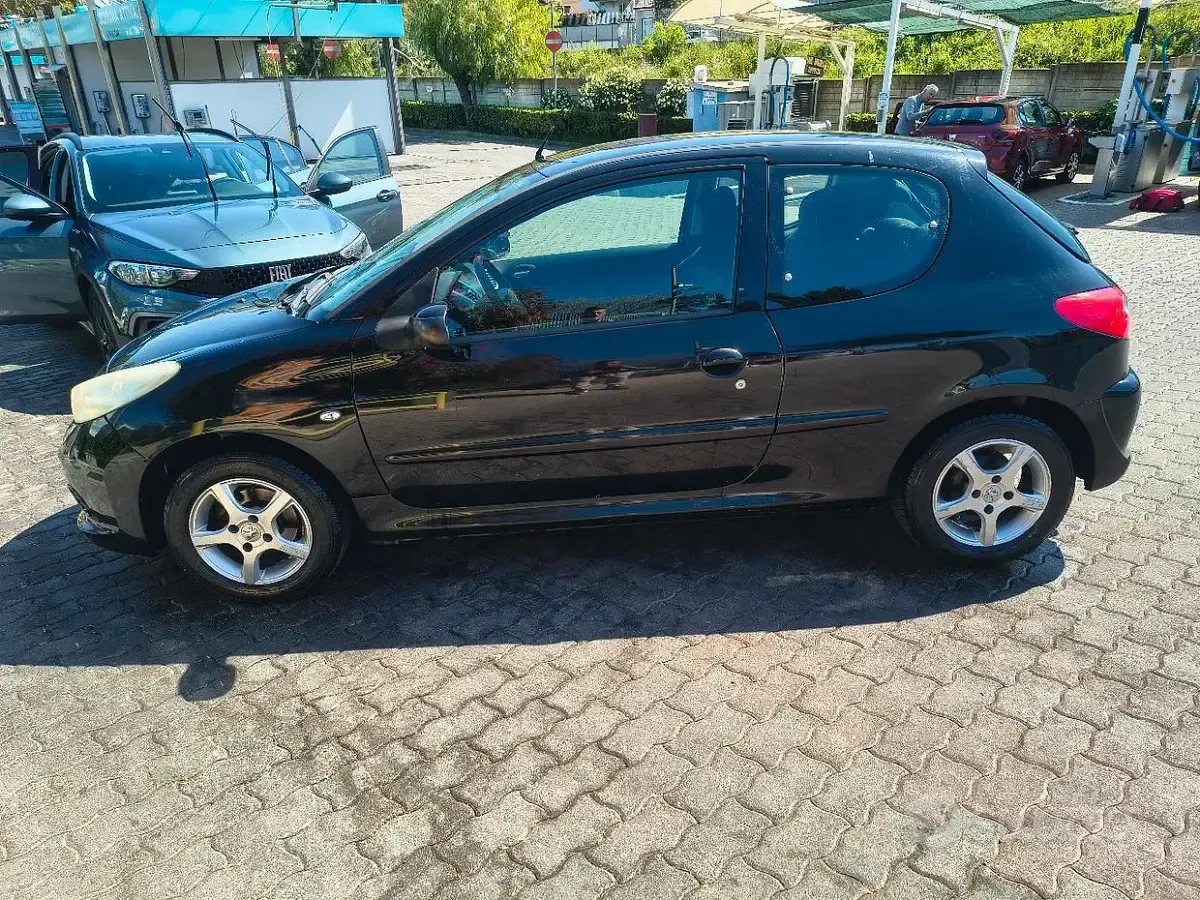Usata Peugeot 206+ 60 CV (44 kW) 2011 Nero Utilitaria