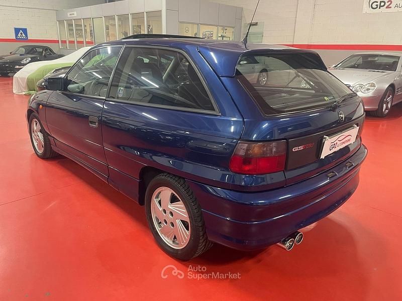 Usata Opel Astra 151 CV (111 kW) 1994 Blu Utilitaria