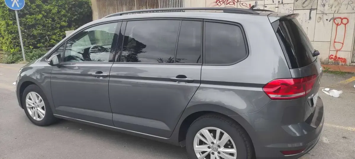 Gebraucht VW Touran Business 116 PS (85 kW) 2020 Grau Van / Kleinbus