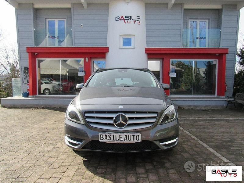 Usata Mercedes B180 Premium 109 CV (80 kW) 2011 Grigio Monovolume
