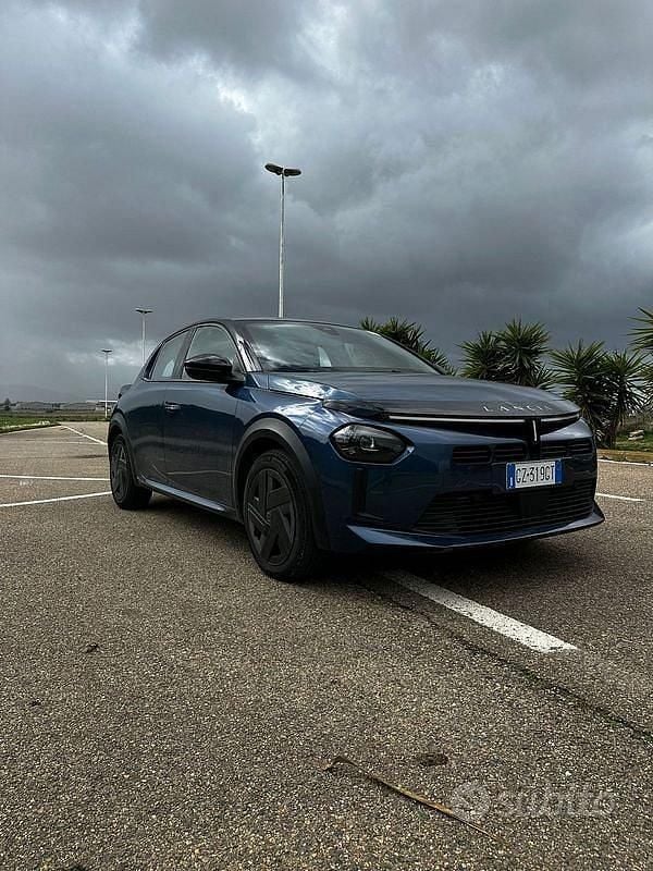 Usata Lancia Ypsilon 101 CV (74 kW) 2025 Blu/azzurro Utilitaria