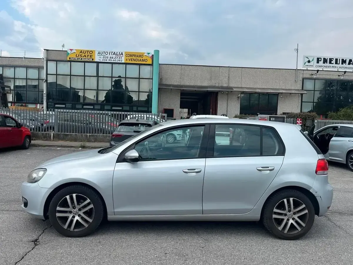 Usata VW Golf VI 105 CV (77 kW) 2010 Argento Utilitaria