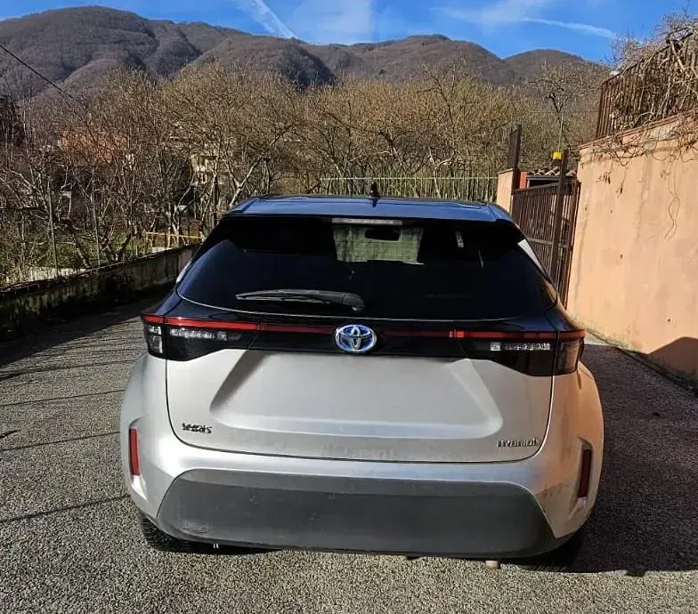 Usata Toyota Yaris Hybrid Trend 92 CV (67 kW) 2022 Grigio Station wagon