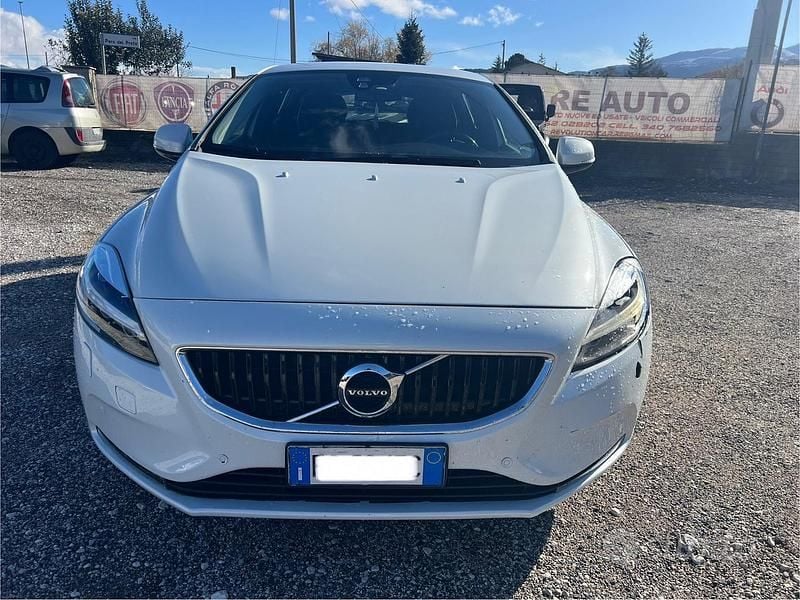 Usata Volvo V40 Business Edition 119 CV (87 kW) 2016 Bianco Berlina