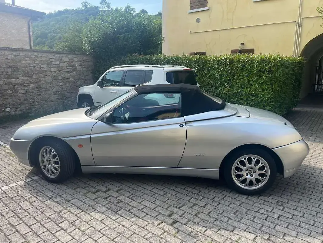 Usata Alfa Romeo Spider 155 CV (114 kW) 1999 Argento Cabrio