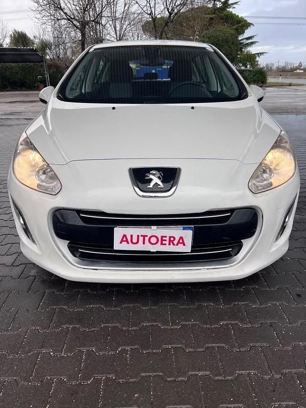 Bianco Usata 2013 Peugeot 308 Active Tre volumi | 5500 € (Buon prezzo) - Immagine 1/4