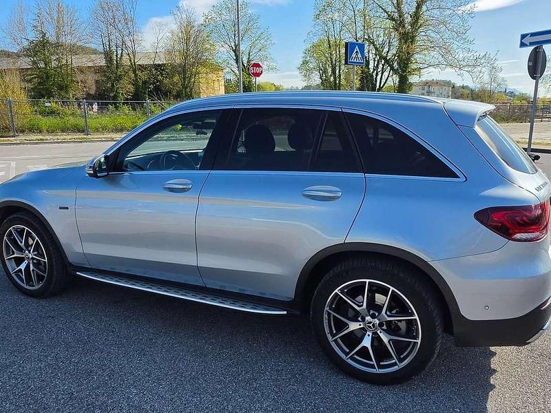 Usata Mercedes GLC300e Premium 194 CV (142 kW) 2021 Argento SUV