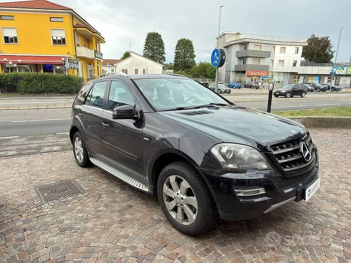 Usata Mercedes ML350 Edition 231 CV (169 kW) 2012 Nero SUV