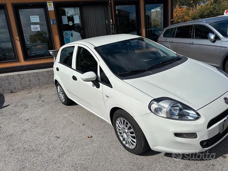 Usata Fiat Punto Street 95 CV (69 kW) 2018 Bianco Utilitaria