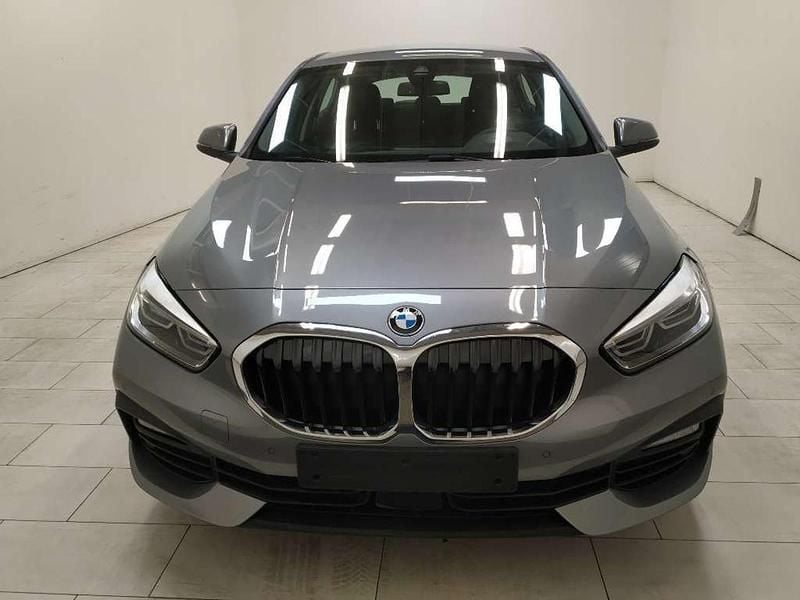 Usata BMW 118 Advantage 140 CV (102 kW) 2022 Grigio pastello Utilitaria