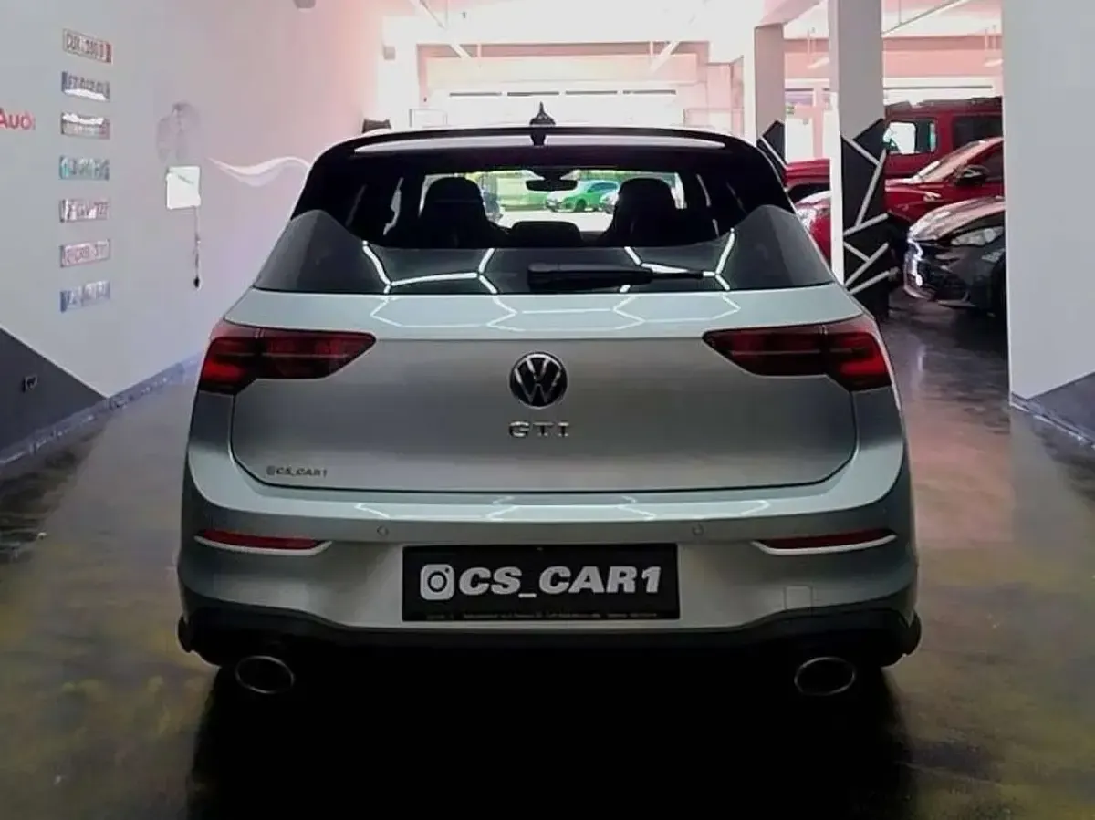 Usata VW Golf GTI 300 CV (220 kW) 2023 Argento SUV