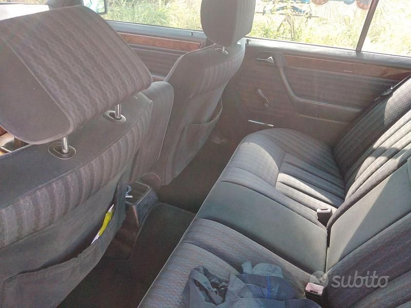 Usata Mercedes E200 109 CV (80 kW) 1991 Berlina